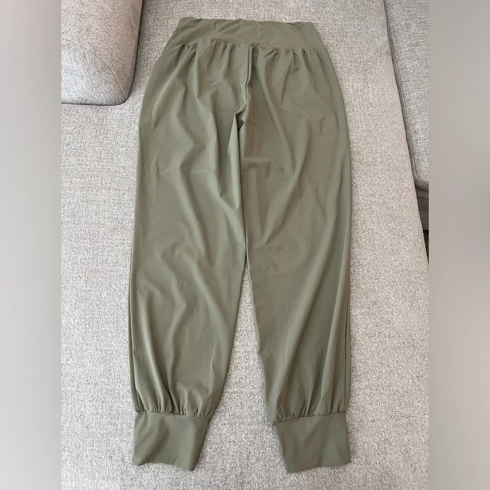Halara medium joggers - Picture 4 of 5